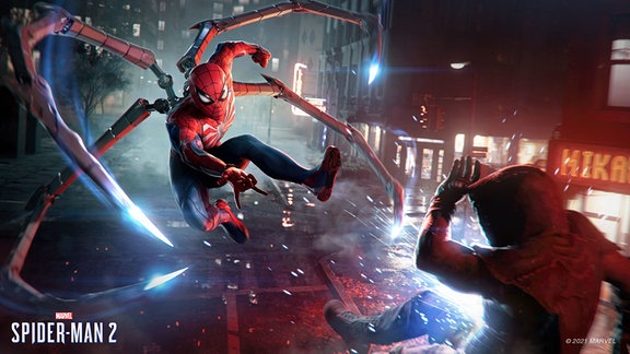 Bild aus dem Spiel "Marvel's Spider-Man 2", Spider-Man in Blau-rotem Anzug und mit spinnenartigen Greifarmen auf dem Rücken, greift im Sprung einen Mann im Hoodie an